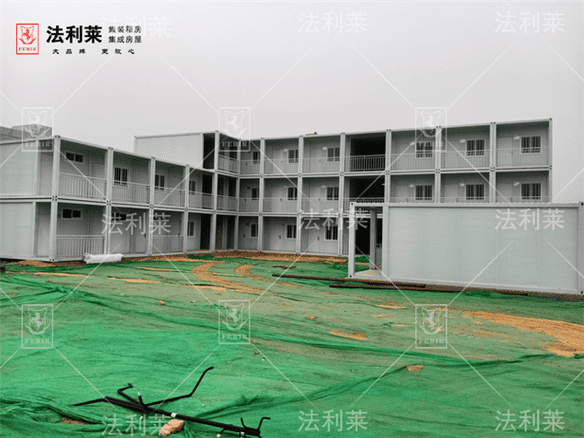 北京万兴建筑集团项目41间集装箱房安装完毕